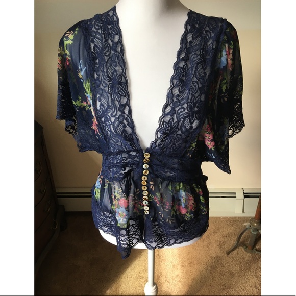 Aggie Tops - Aggie Floral lace floral blouse size Small